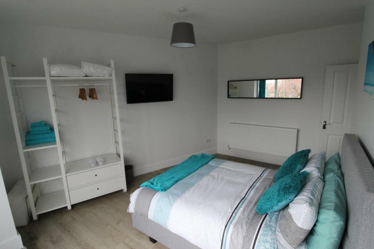 2 Serviced Apartments In Childwall-South Liverpool - Each Apartment Sleeps 6 Eksteriør bilde