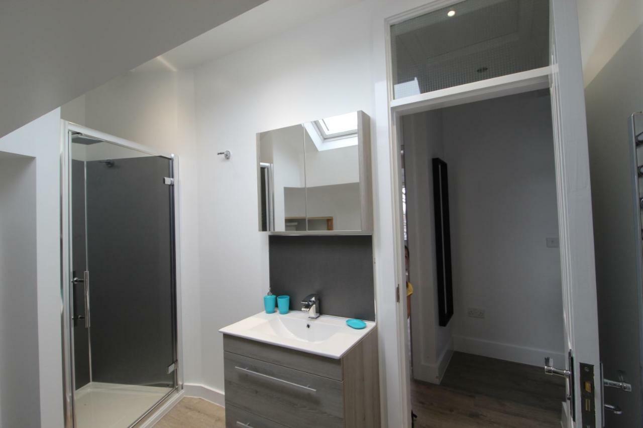 2 Serviced Apartments In Childwall-South Liverpool - Each Apartment Sleeps 6 Eksteriør bilde