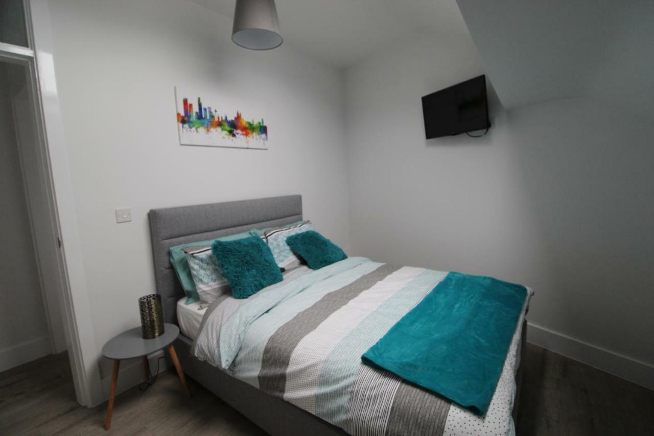 2 Serviced Apartments In Childwall-South Liverpool - Each Apartment Sleeps 6 Eksteriør bilde