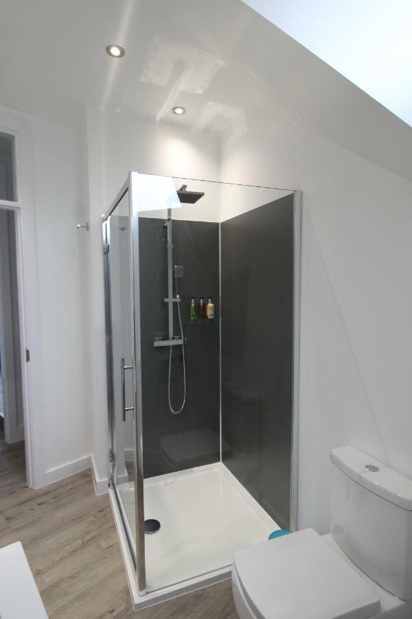 2 Serviced Apartments In Childwall-South Liverpool - Each Apartment Sleeps 6 Eksteriør bilde