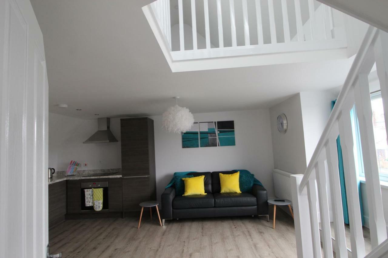 2 Serviced Apartments In Childwall-South Liverpool - Each Apartment Sleeps 6 Eksteriør bilde